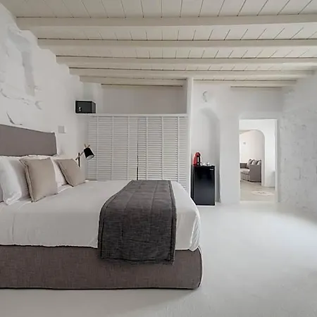 Cova Mykonos Aparthotel 4*